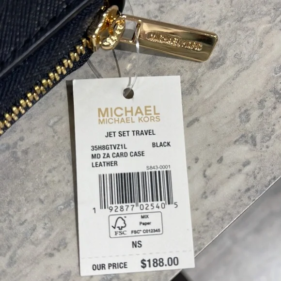Michael Kors Jet Set Travel Medium Zip Around Card Case Color: BlackNWT